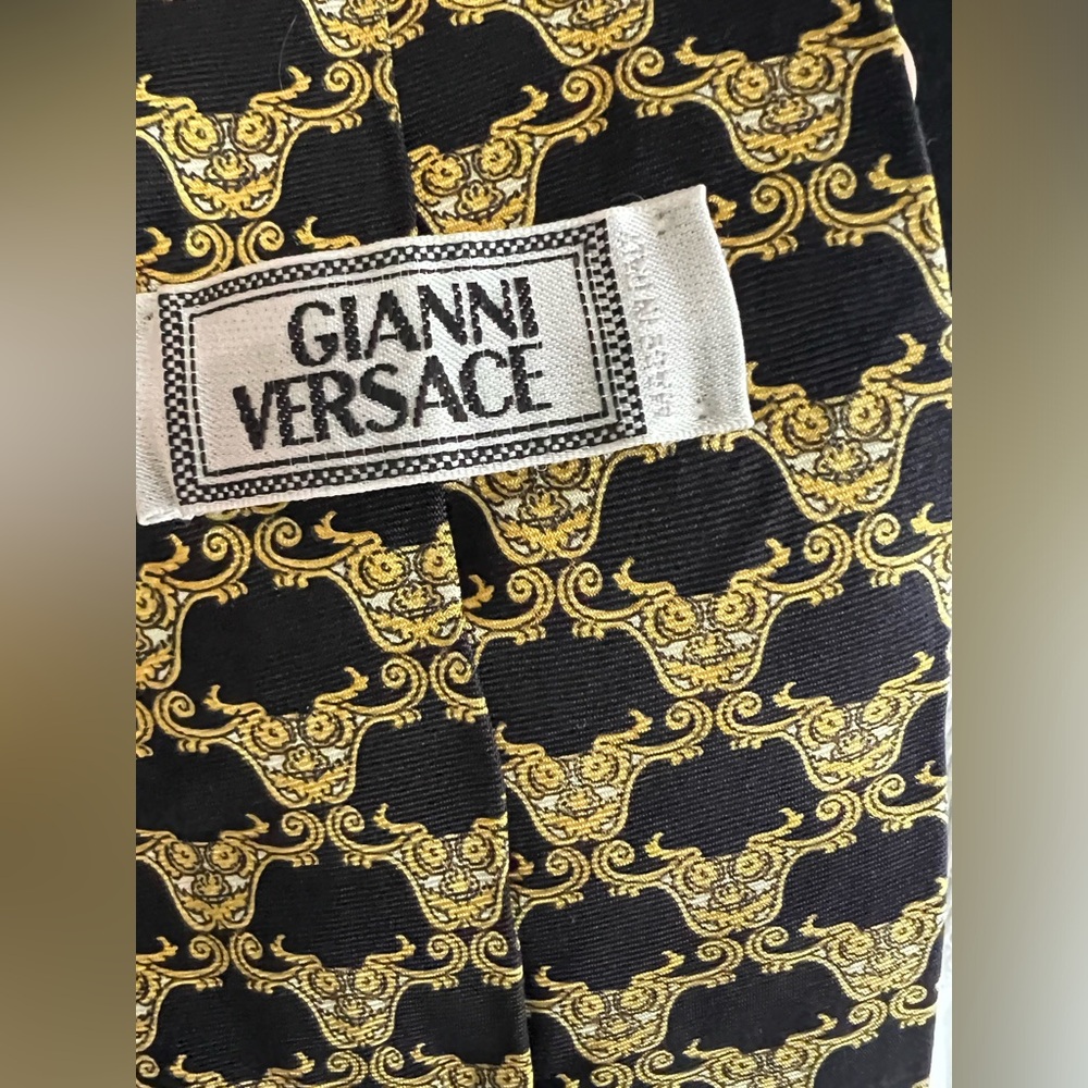 GIANNI VERSACE MEN'S VINTAGE 1990'S MEDUSA SILK HEAD TIE